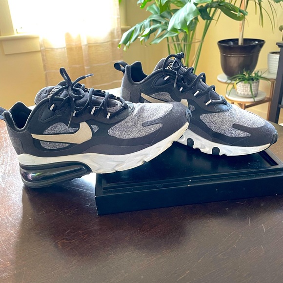 ❗️SOLD❗️Women’s size 7.5 Nike Air Max 270 React - Picture 1 of 11